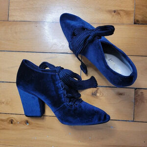 Nine West navy blue velvet heels